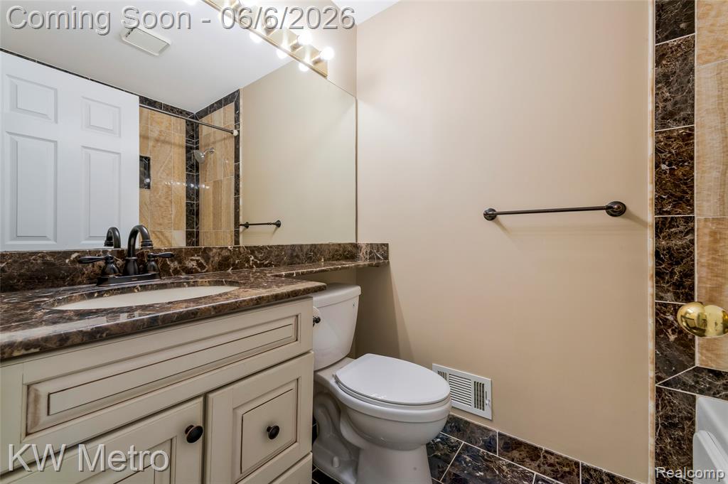 7348 Meadowridge Circle, West Bloomfield, MI — Photo 30