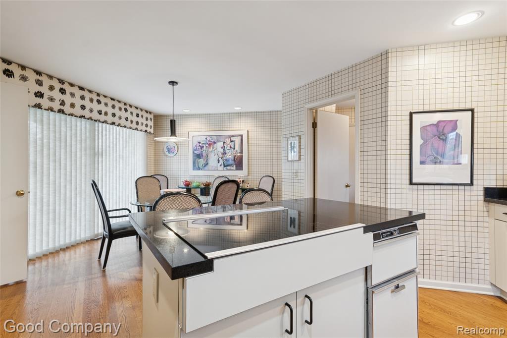 5104 Woodcliff Hill Road W, West Bloomfield, MI 48323 — Photo 22