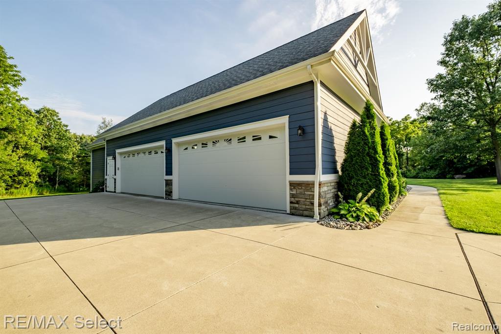 9388 MCMULLEN Circle, Fenton, MI 48430 — Photo 54
