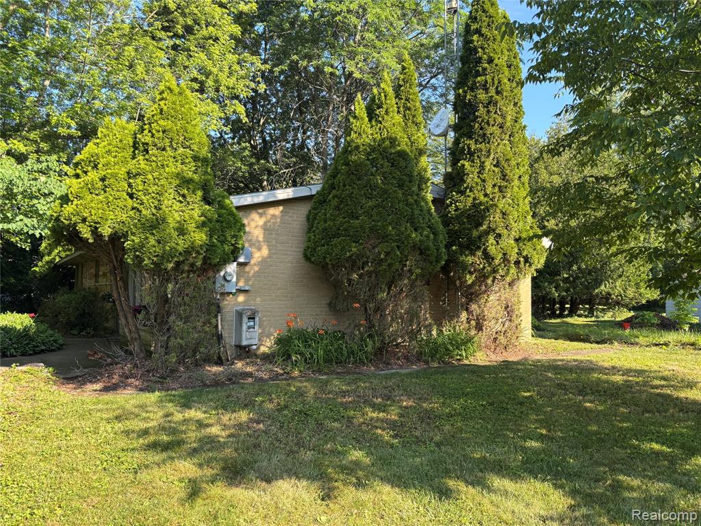 709 E Michigan Avenue E, Au Gres, MI 48703 — Photo 2