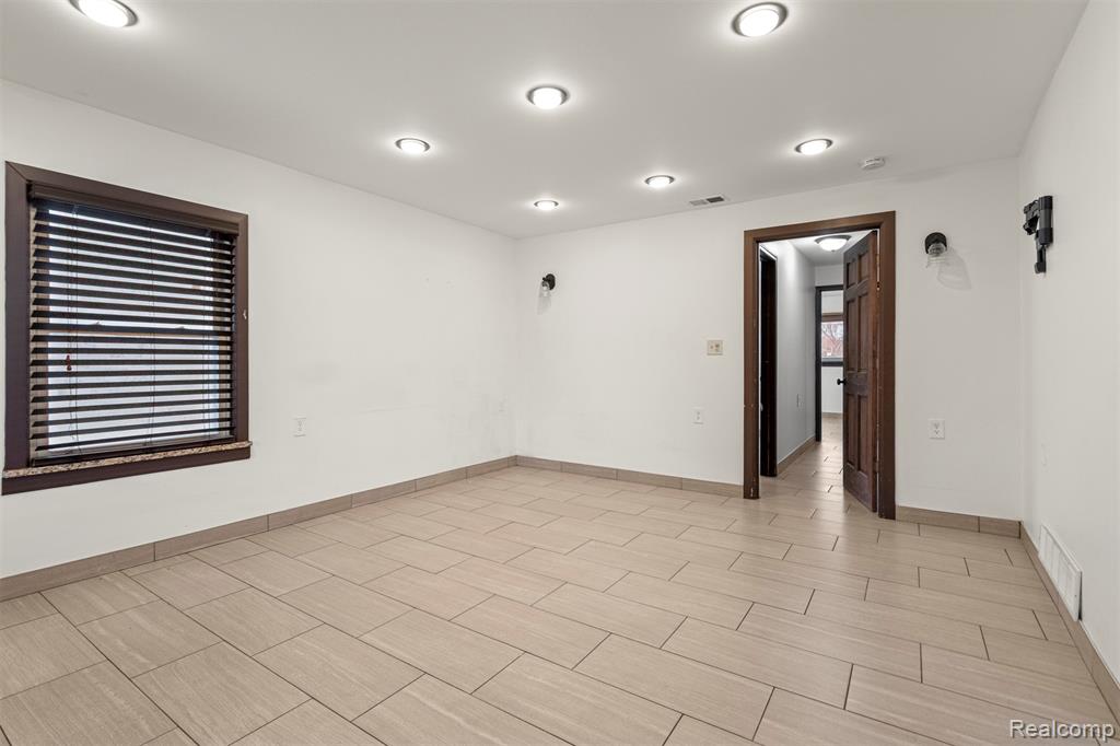 5939 Robindale Avenue, Dearborn Heights, MI 48127 — Photo 4