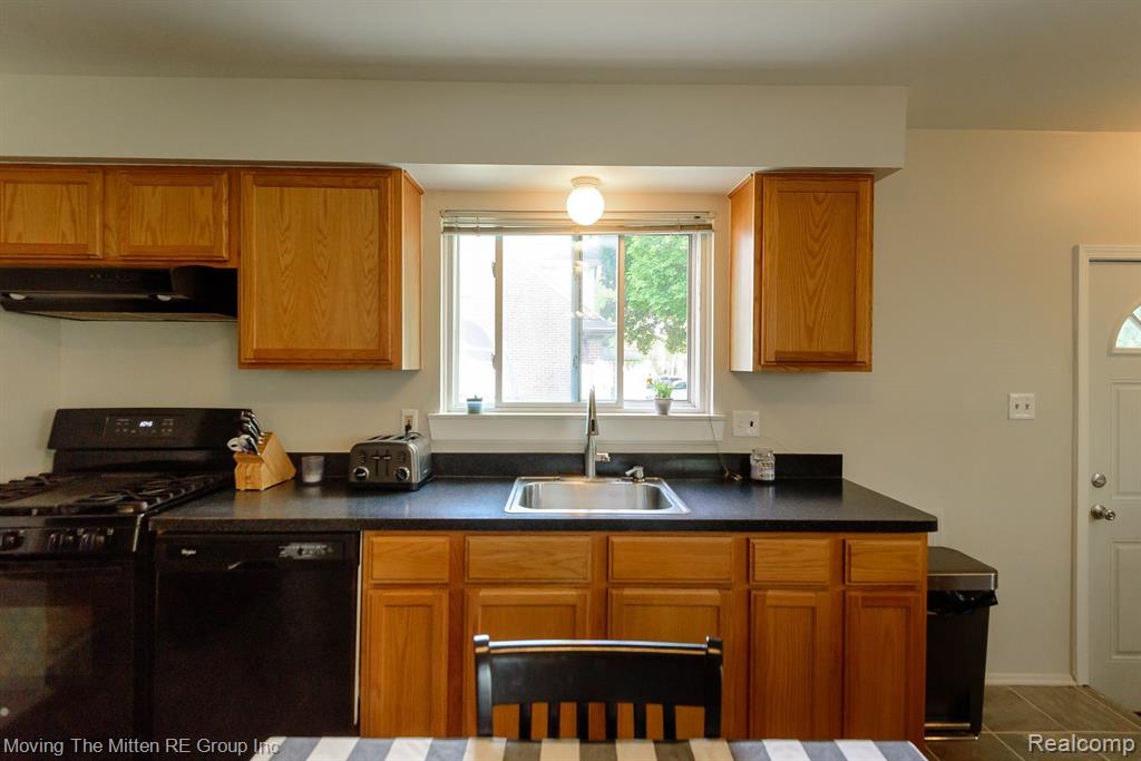 7260 MORTENVIEW Drive, Taylor, MI 48180 — Photo 9