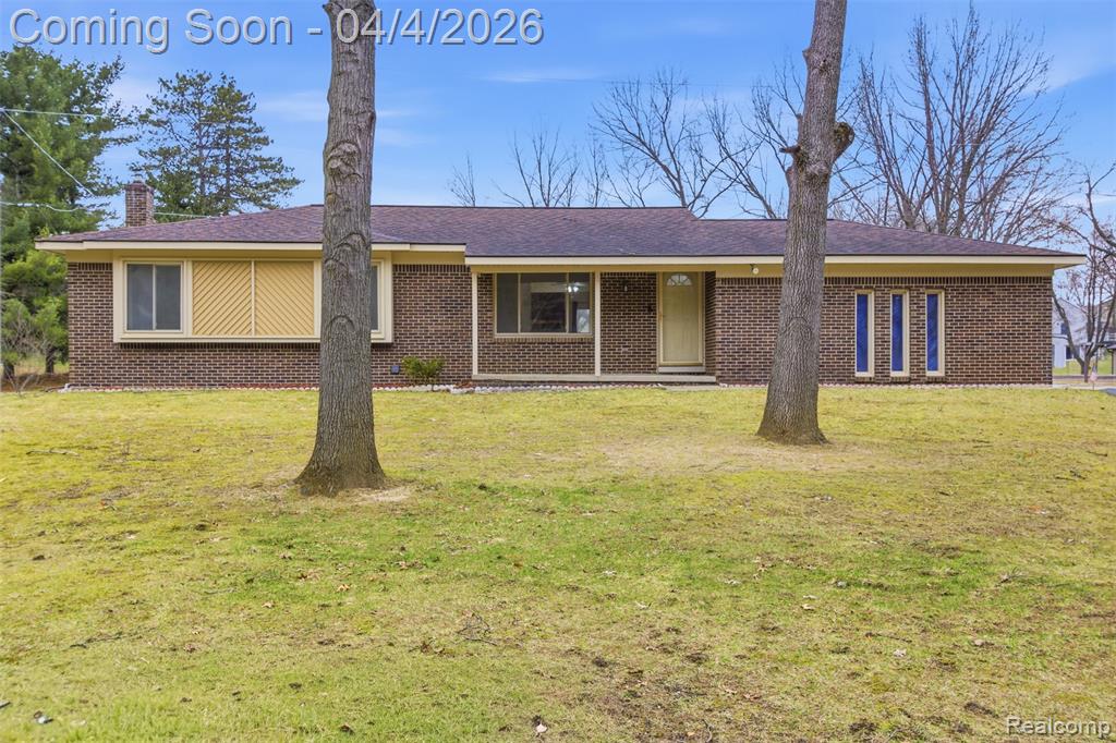 700 Bald Eagle Lake Road, Ortonville, MI 48462 — front exterior
