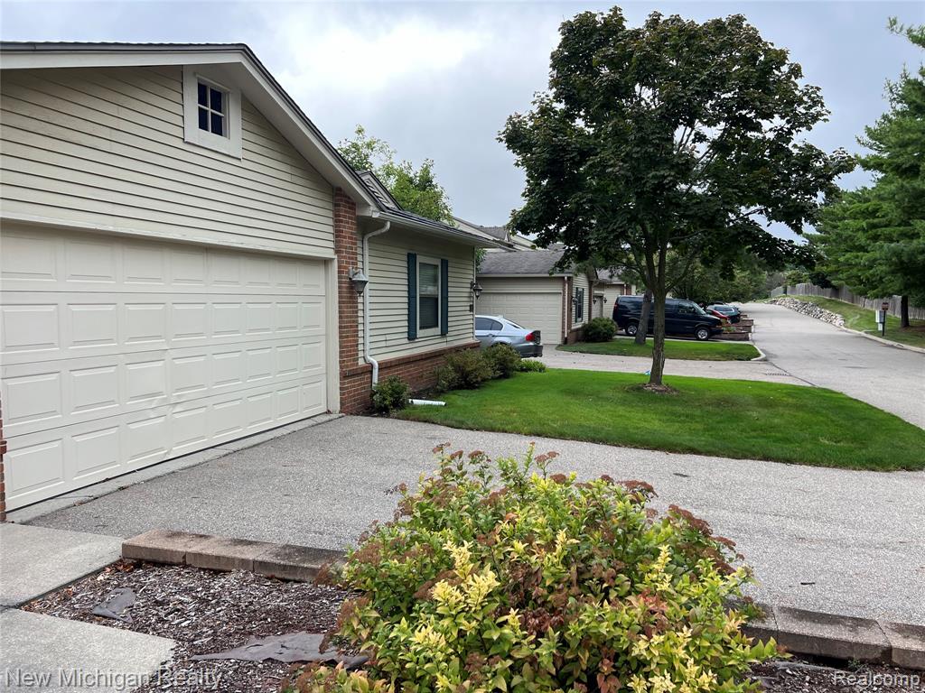 5658 DRAKE HOLLOW Drive E, West Bloomfield, MI — Photo 2
