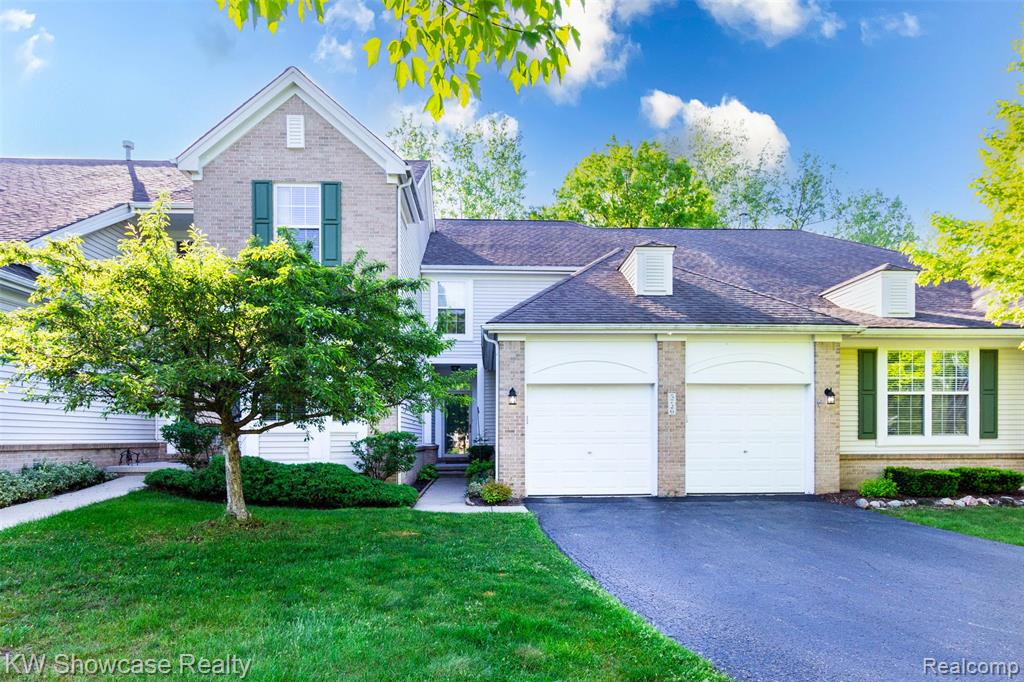 5726 Pinecroft Court, 44, Clawson, MI — front exterior