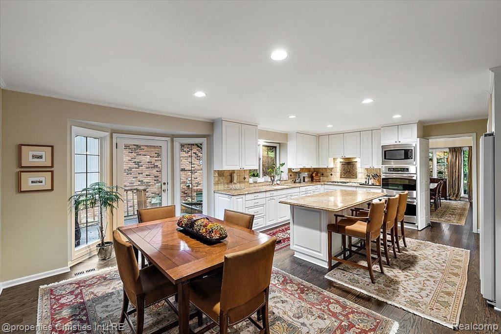 5579 Pine Brooke Court, Bloomfield Hills, MI 48304 — Photo 18