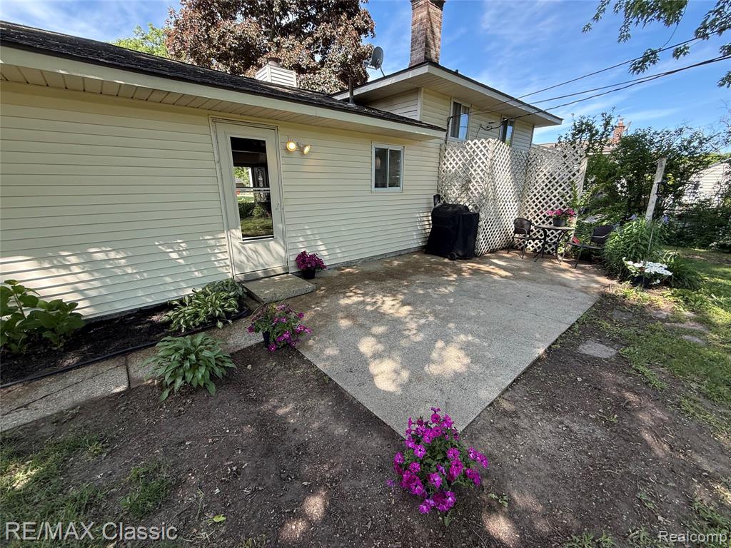 857 Panorama Drive, Milford, MI 48381 — Photo 17