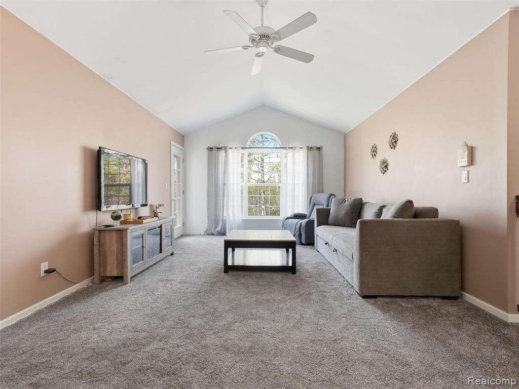 56471 Scotland Boulevard, Utica, MI 48316 — Photo 3