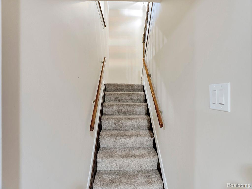 3092 LINDENWOOD Drive, Dearborn, MI 48120 — Photo 26