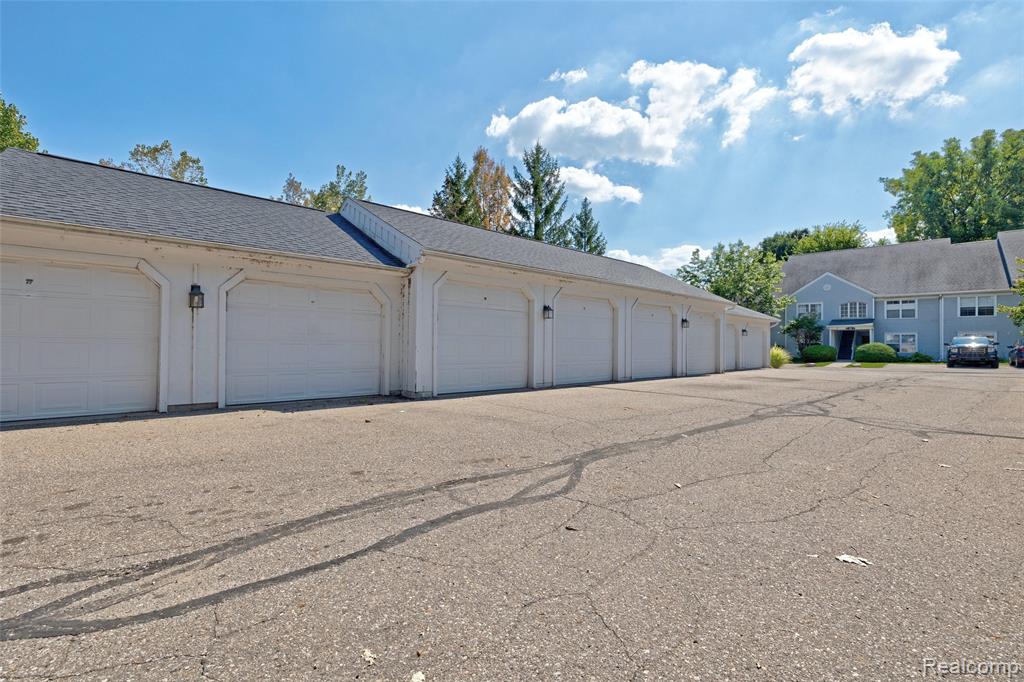 12364 Saint Andrews Way, 66, Fenton, MI 48430 — Photo 32