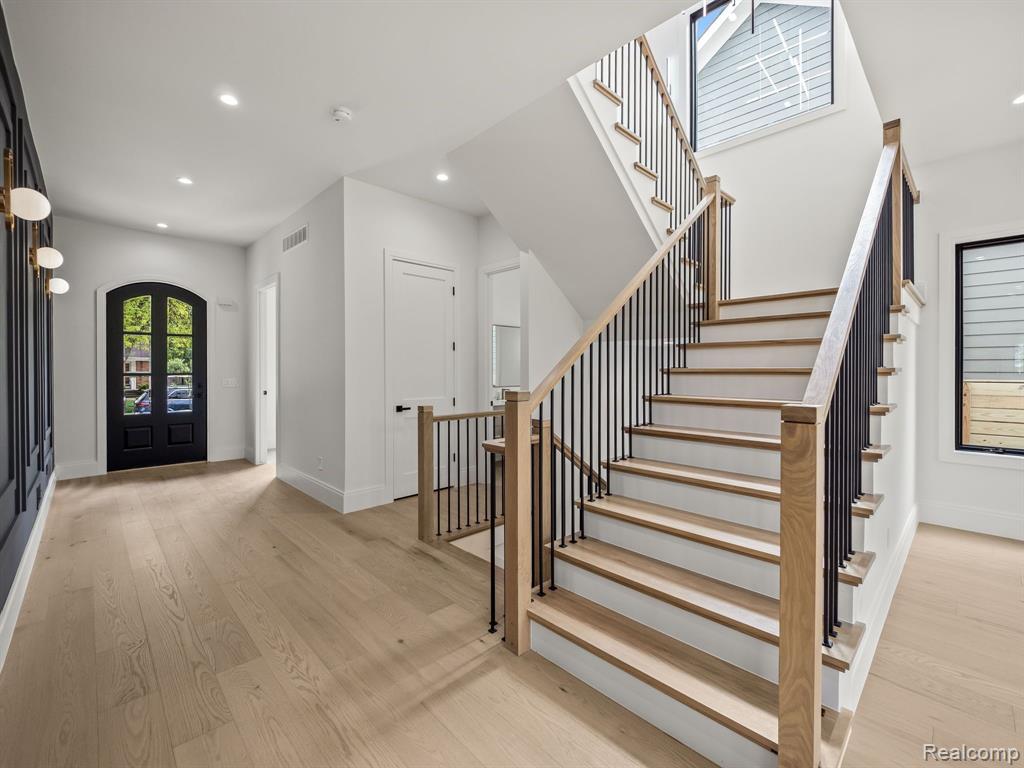 706 W HOUSTONIA Avenue, Royal Oak, MI 48073 — Photo 15