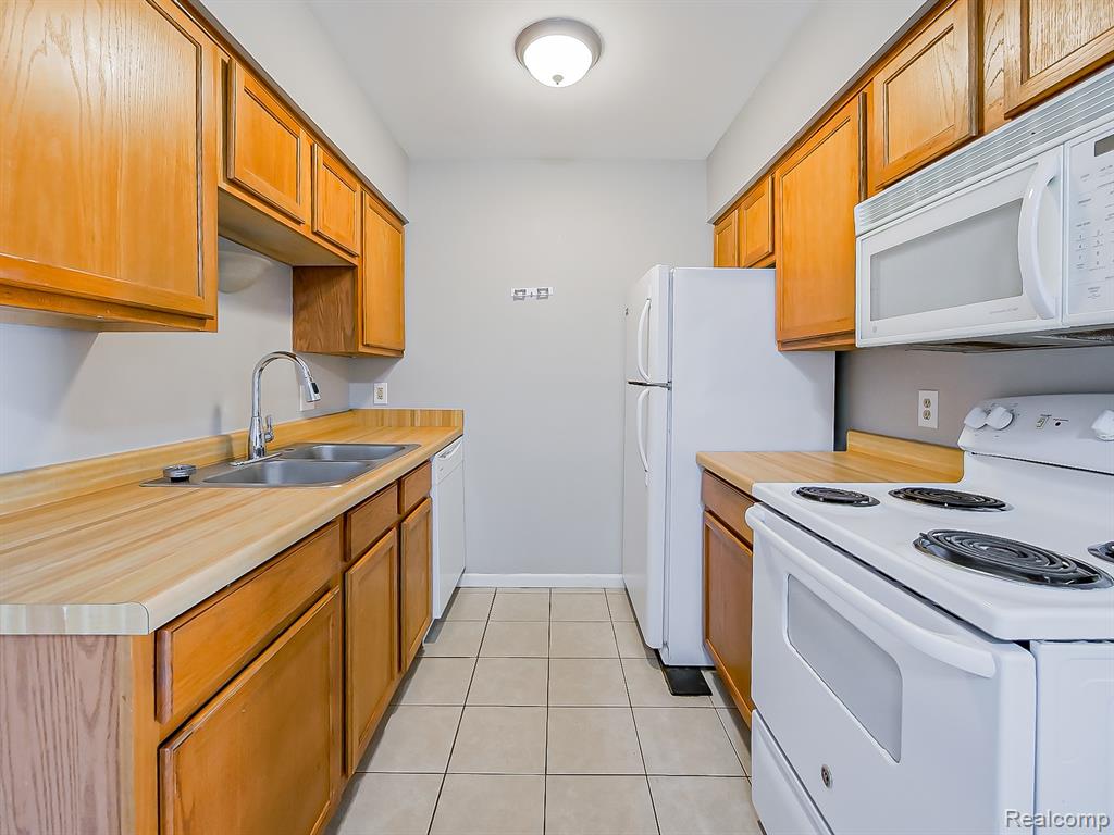 121 E Van Riper Road, Fowlerville, MI 48836 — Photo 6