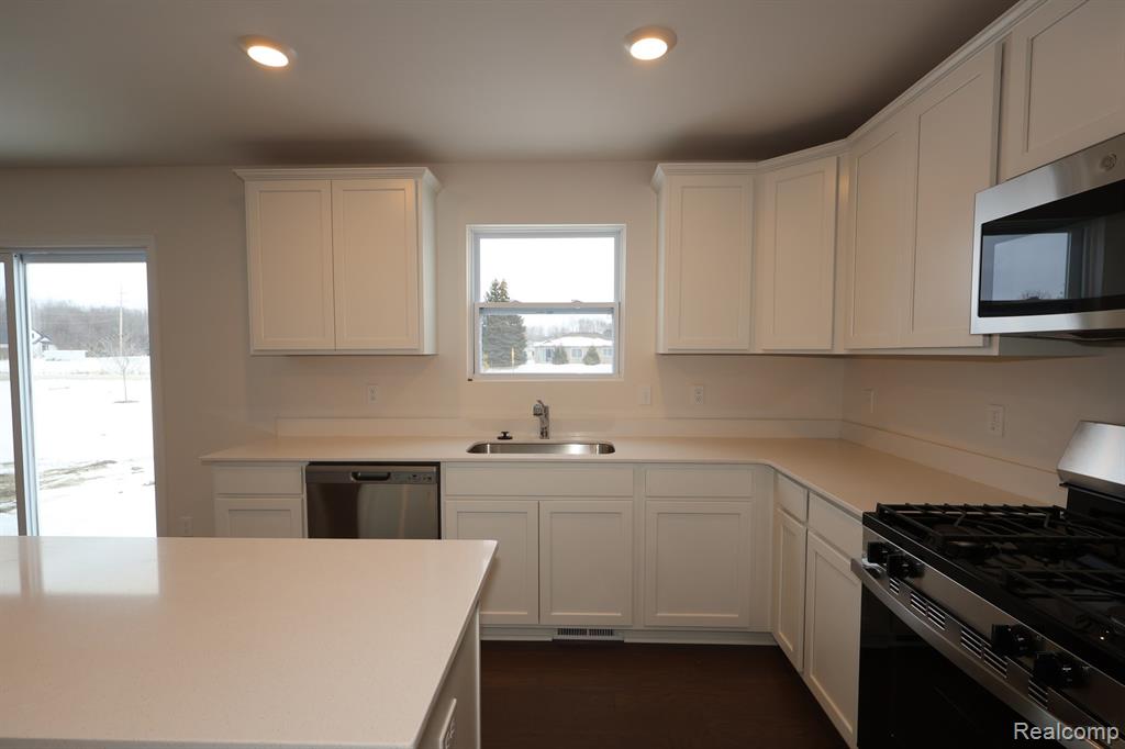 54854 Heron Circle, New Baltimore, MI 48047 — Photo 7