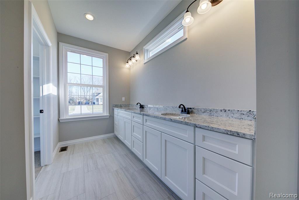 562 (MOH72) ROUND ROCK Drive, Howell, MI 48843 — Photo 10