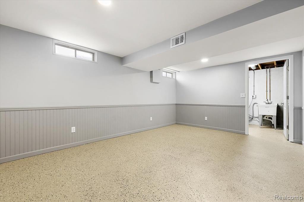 2066 Teaneck Circle, Wixom, MI 48393 — Photo 33