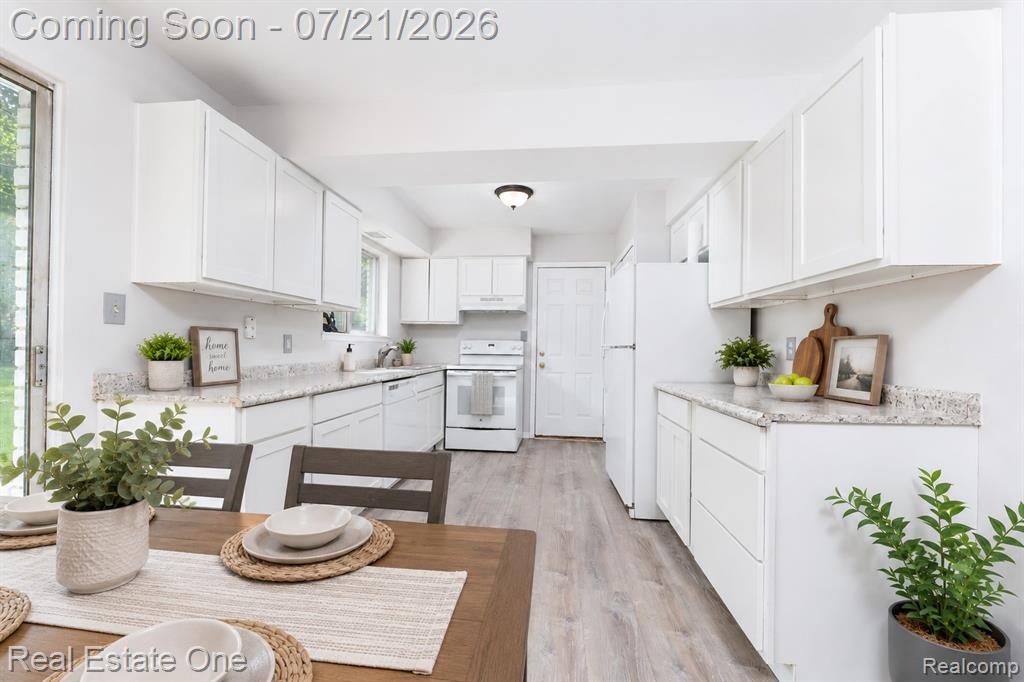4069 Village Square, Brighton, MI 48114 — Photo 13