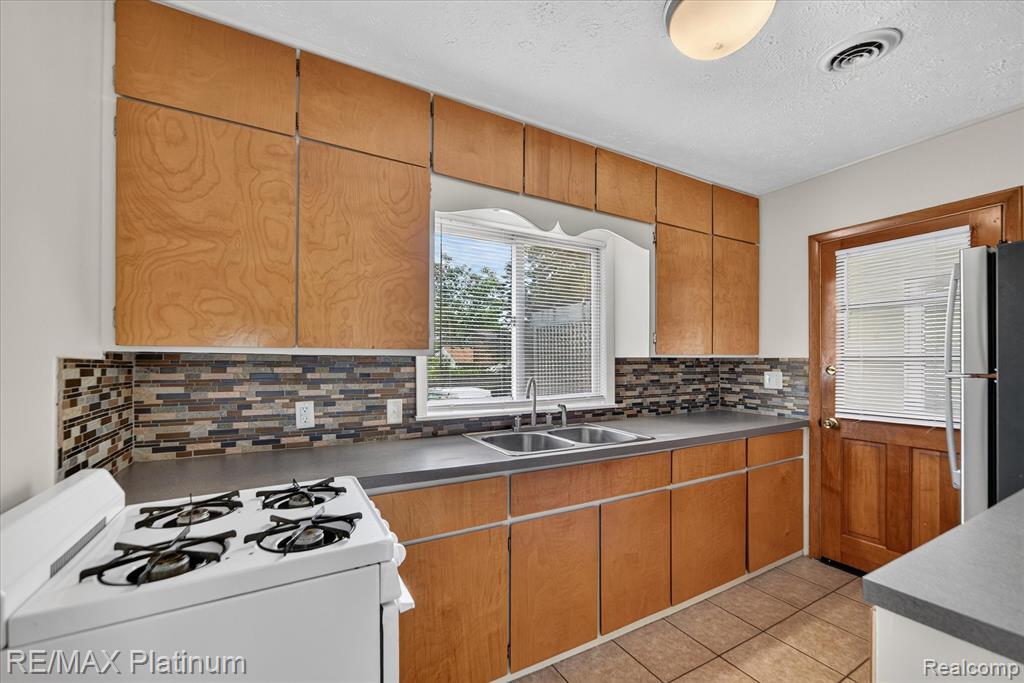 501 Kaiser Road, Gregory, MI 48137 — Photo 10