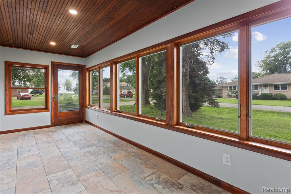 4408 S Lake Drive, Newport, MI 48166 — Photo 6