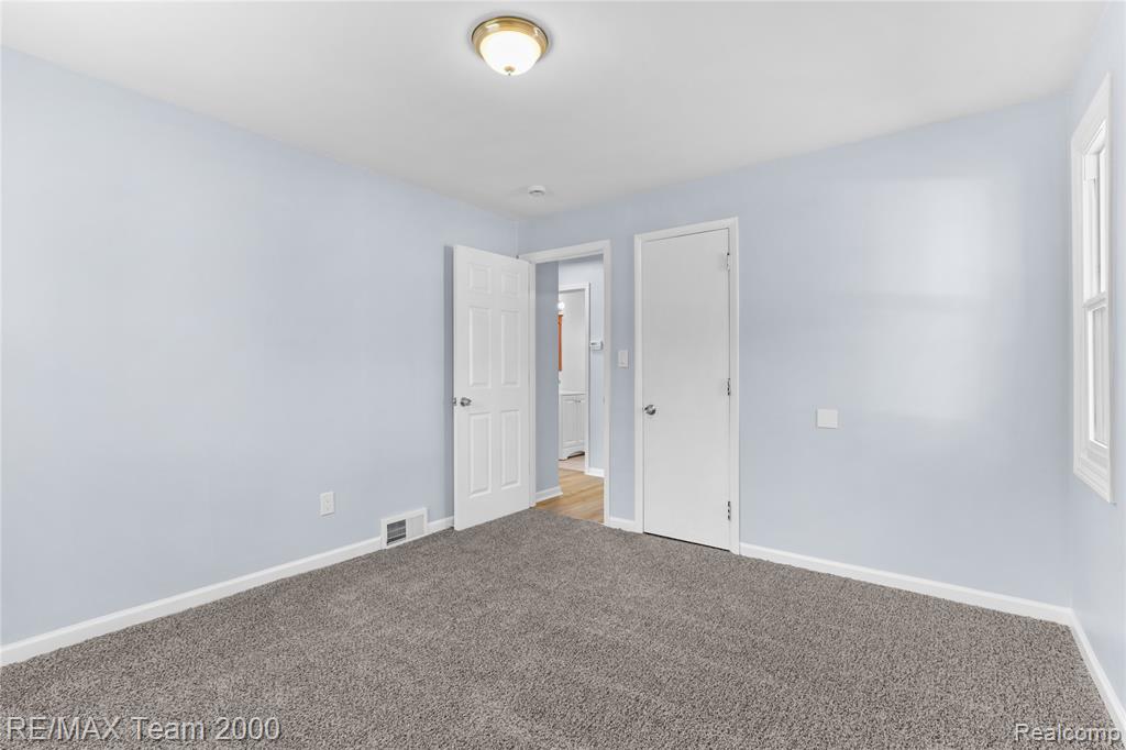 21171 Westhampton Street, Oak Park, MI 48237 — Photo 13