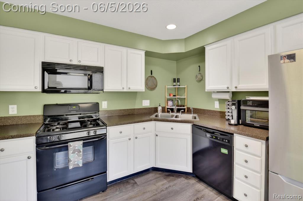 1641 Coburn Drive, Ann Arbor, MI 48108 — Photo 17