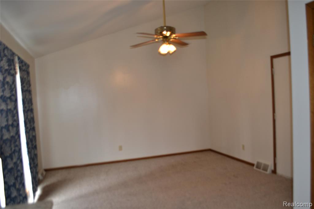 1119 River Valley Dr Drive, Flint, MI 48532 — Photo 10