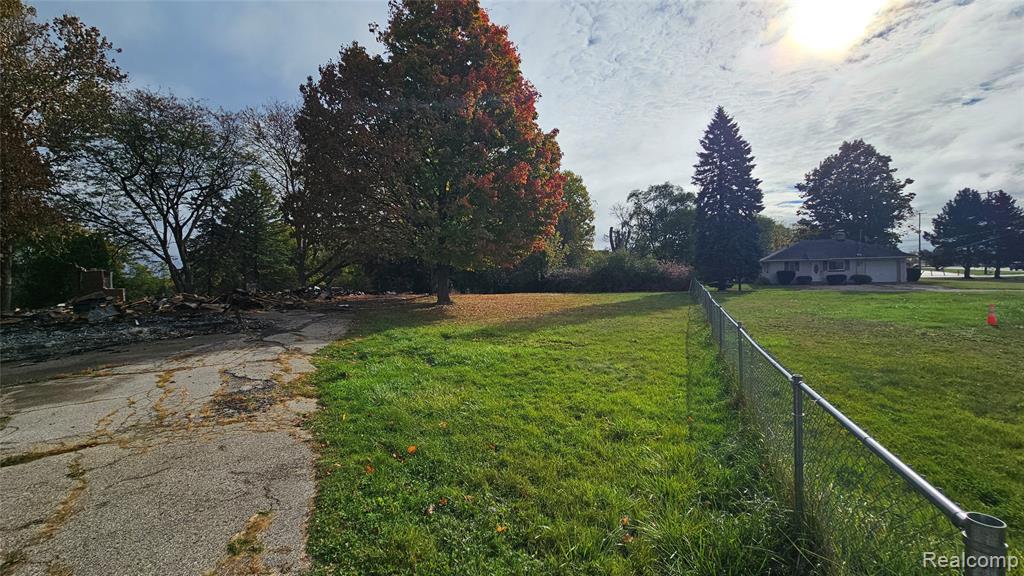 4022 Beecher Road, Flint, MI 48532 — Photo 5