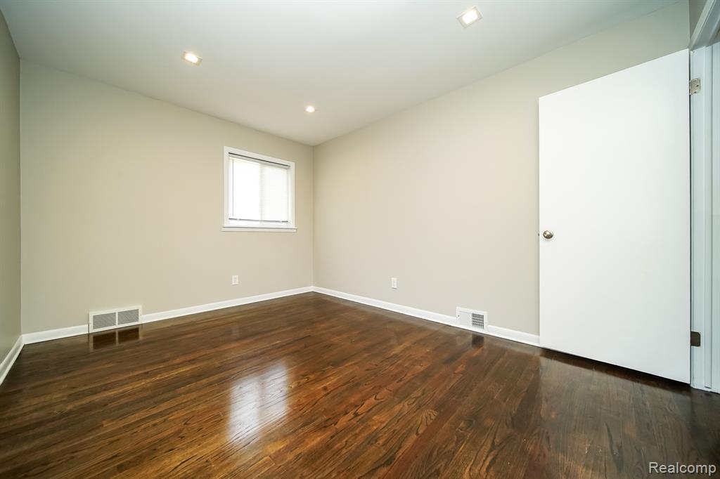 5367 E 13 Mile Road, Warren, MI 48092 — Photo 43