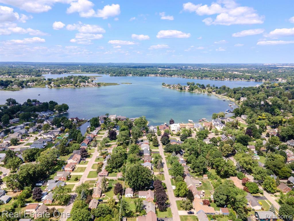 1938 Beverly Street, Sylvan Lake, MI 48320 — Photo 52