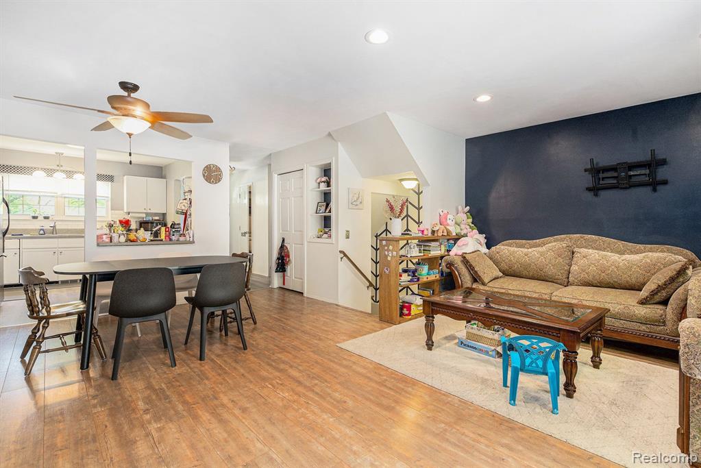 3472 BURBANK Drive, Ann Arbor, MI 48105 — Photo 4