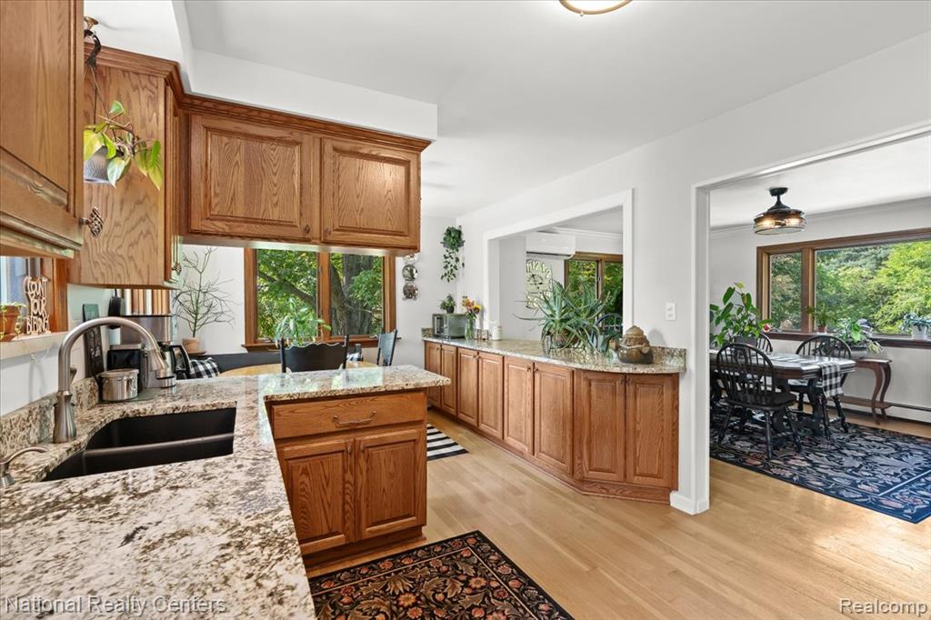 1785 Middle Road, Highland, MI — Photo 15
