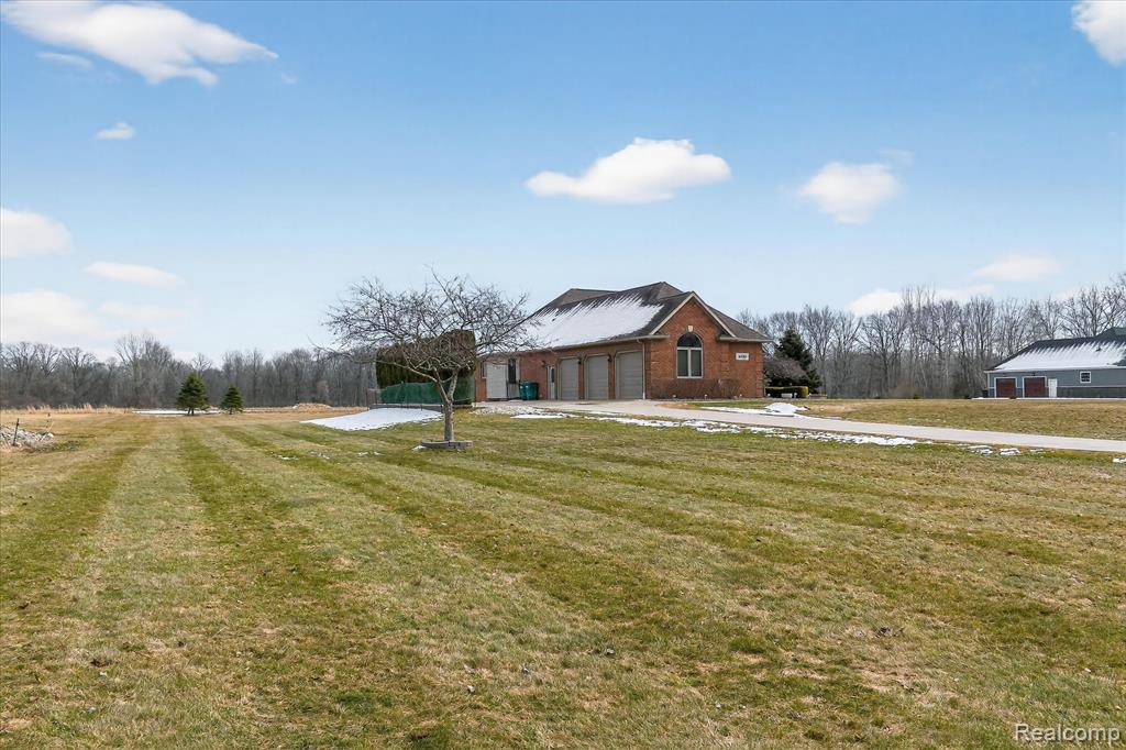 5585 Leah Lane, Almont, MI 48003 — Photo 2