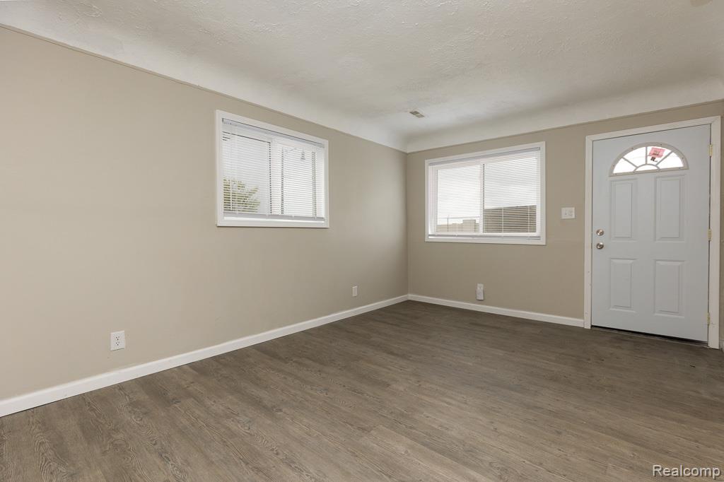 564 Marquette Drive, Detroit, MI 48214 — Photo 6
