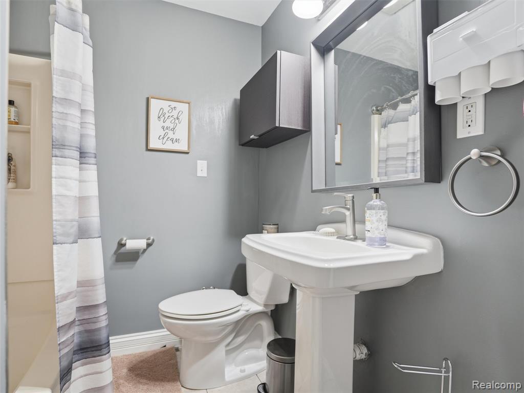 5556 Ormond Road, White Lake, MI 48383 — Photo 12