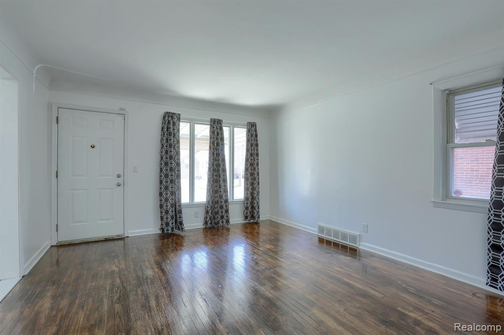 539 FARNHAM Avenue, Lincoln Park, MI 48146 — Photo 7