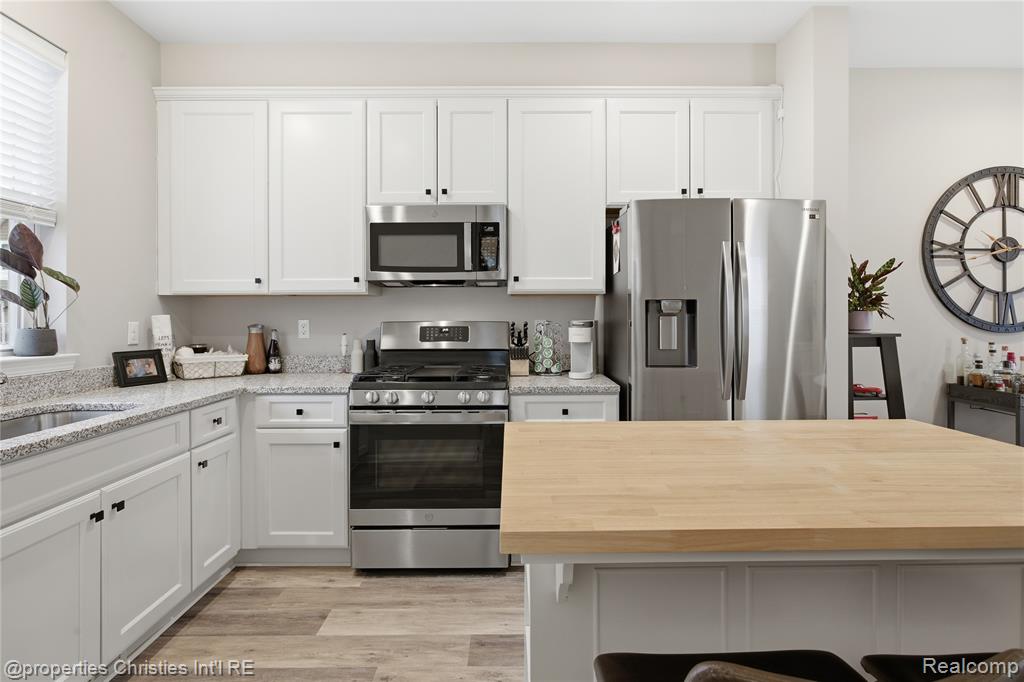401 Jeff Keeton Drive, 40, Hazel Park, MI 48030 — Photo 8