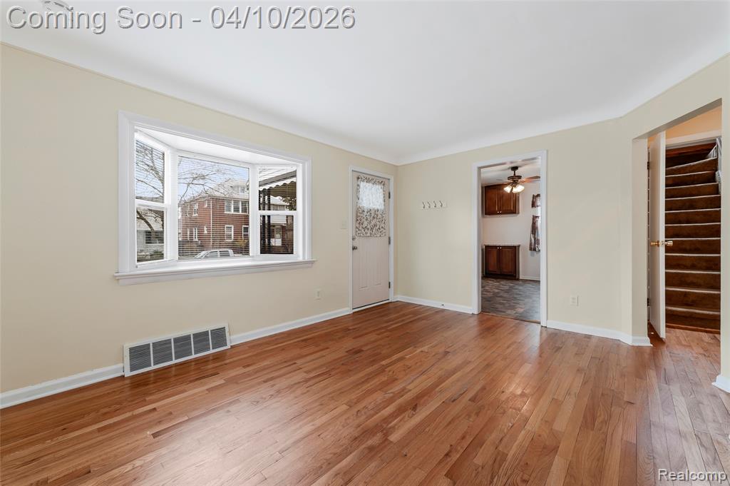 720 E Robert Avenue, Hazel Park, MI 48030 — Photo 9