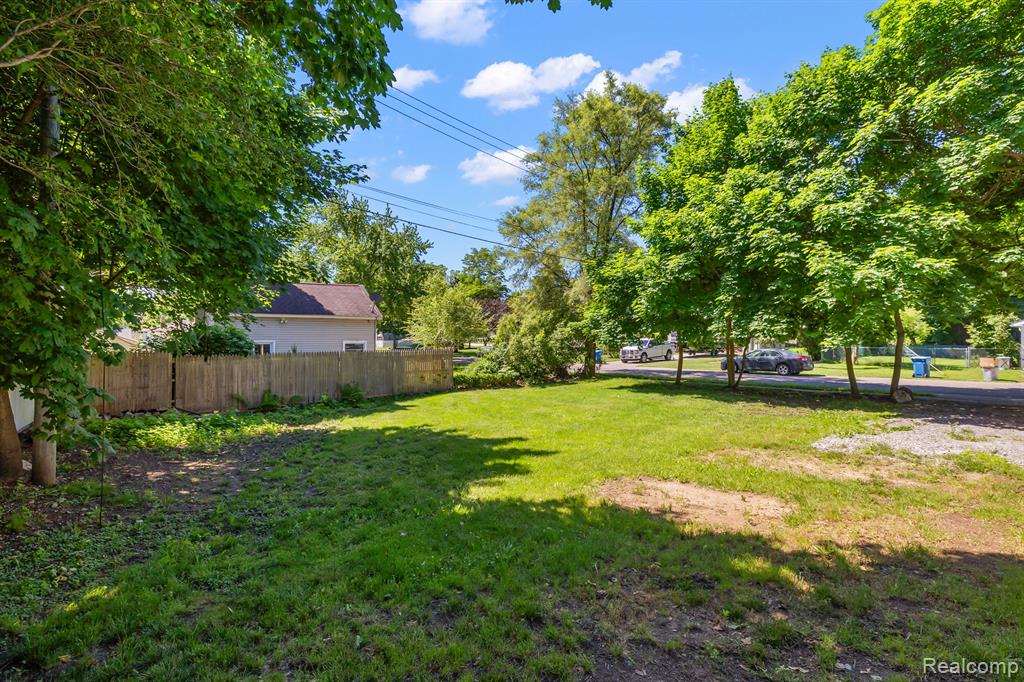 42 BROADWAY Street, Oxford, MI 48371 — Photo 38