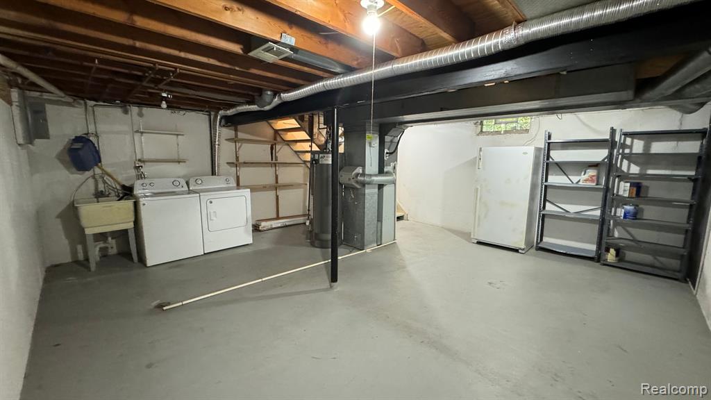 8972 SCOTIA Drive, Sterling Heights, MI 48312 — Photo 13