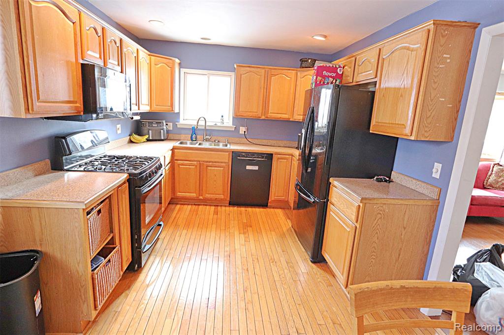 412 Cambridge Avenue, South Lyon, MI 48178 — Photo 30