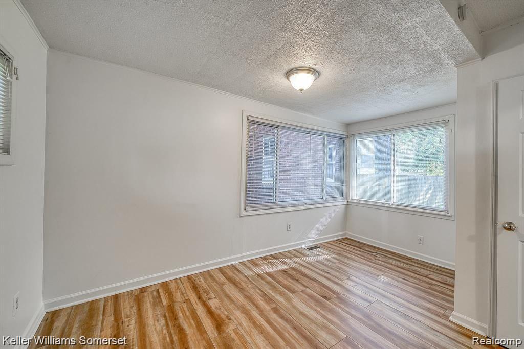 861 W LEWISTON Avenue, Ferndale, MI 48220 — Photo 12