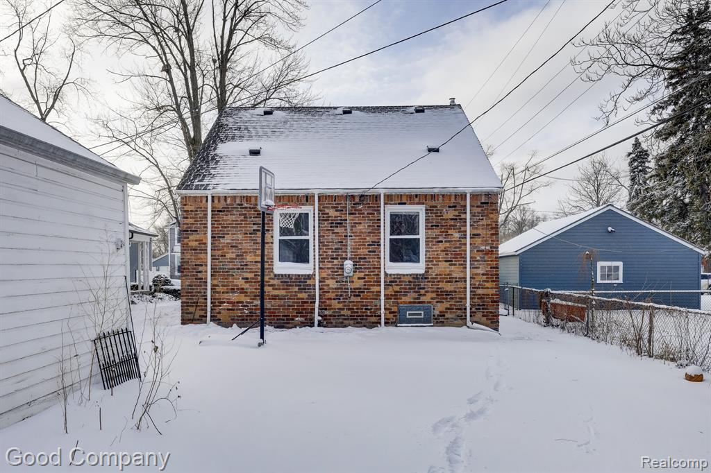 8460 Kenberton Drive, Oak Park, MI 48237 — Photo 46