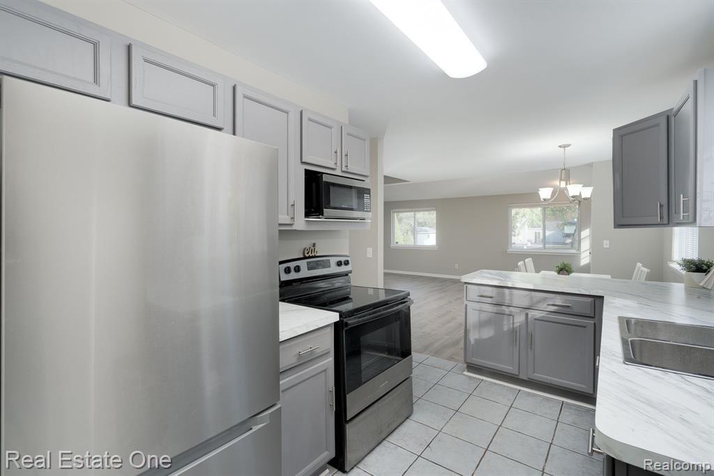 4281 Marcus Road, Waterford, MI 48329 — Photo 17