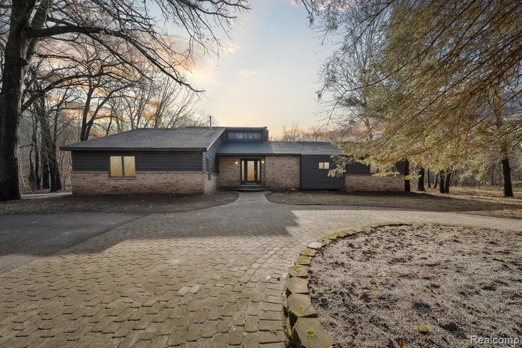 8270 McClements Road, Brighton, MI 48114 — Photo 25