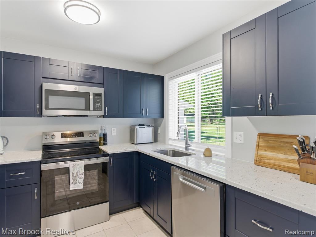 47375 Harry Street, Utica, MI 48317 — Photo 12
