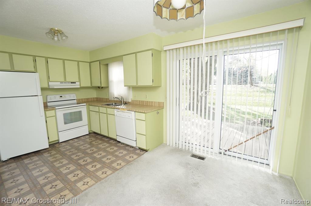 13378 N LAKE POINT Boulevard N, 2-4, Van Buren, MI 48111 — Photo 9
