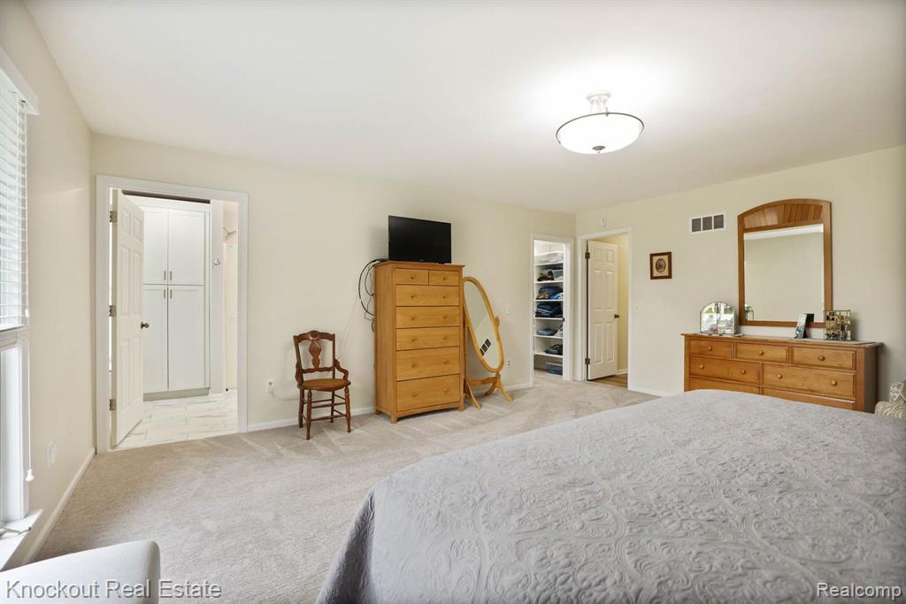 9350 OAKMONT Drive, Grand Blanc, MI 48439 — Photo 32