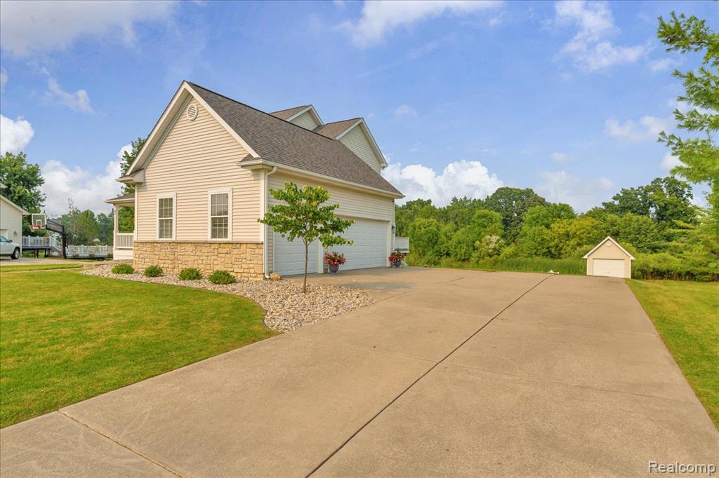 8327 Parkside Drive, Grand Blanc, MI 48439 — Photo 4