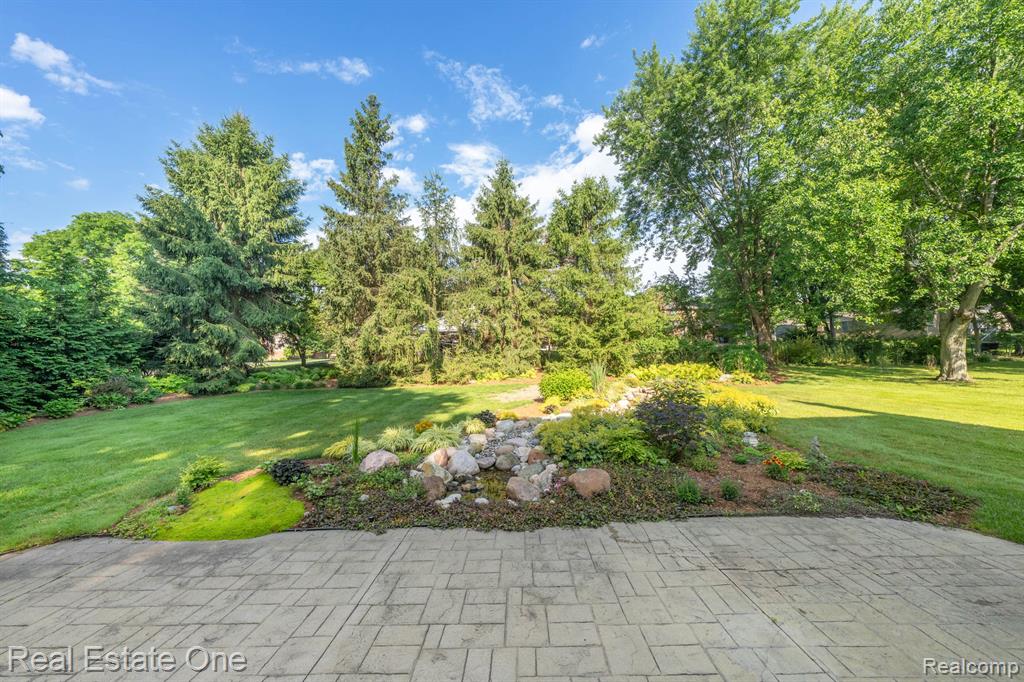 563 MILLSTONE Drive, Rochester Hills, MI 48309 — Photo 16