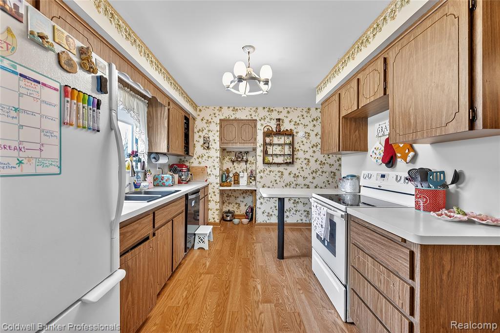 2556 N Williams Lake Rd. Road, Waterford, MI 48327 — Photo 5