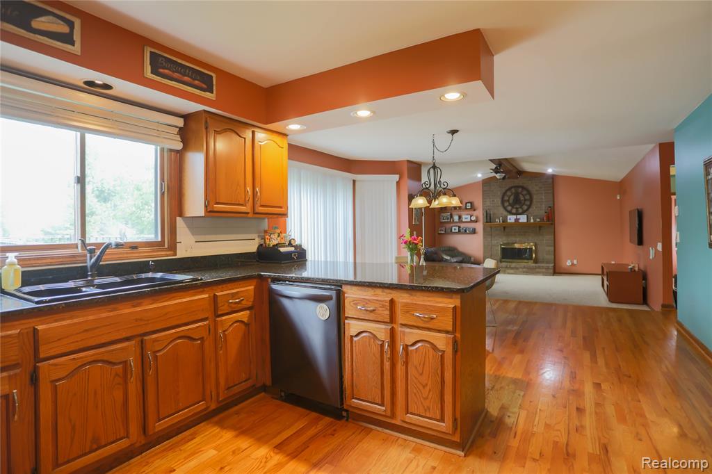 810 Box Canyon Court, Rochester Hills, MI 48309 — Photo 20